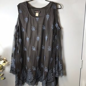 Embroidered laced net tunic top